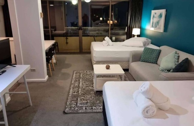 Accommodation Sydney | Hyde Park Studio Apartment with Balcony