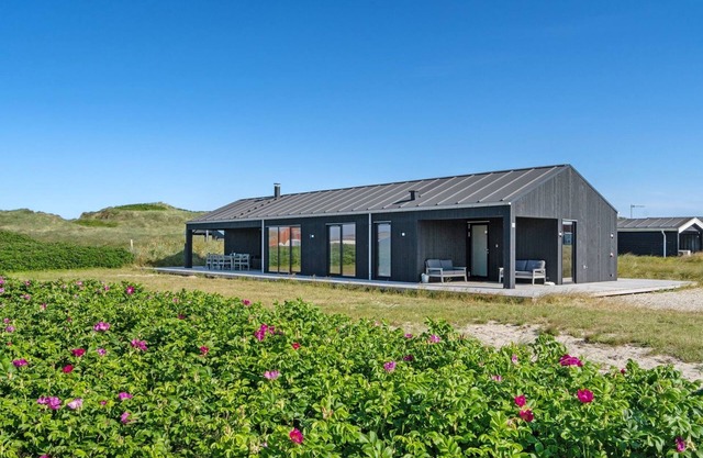 "Aiko" - 50m from the sea by Interhome