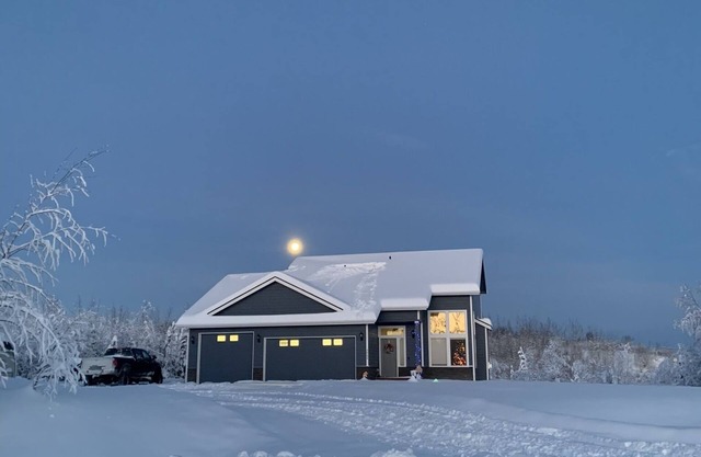 Alaskan home with views of Denali.