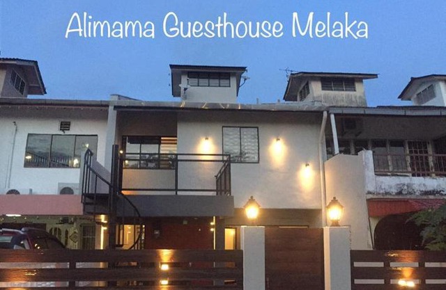 Alimama Guesthouse Melaka with Balcony