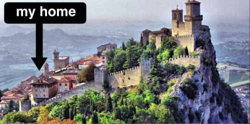 All'ingresso delle antiche mura della città