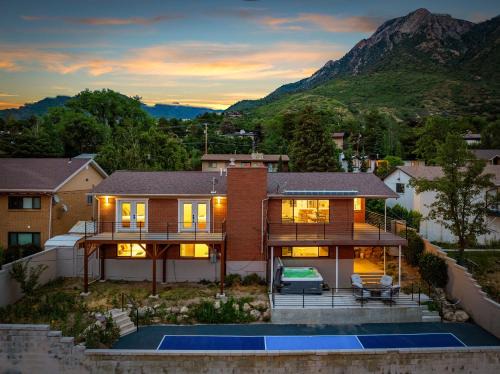 All-New Luxe Stay Views, Sauna & Hot Tub villa