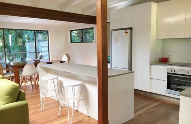 Amaroo means "beautiful place", a cottage in tropical surrounds, close to beach.