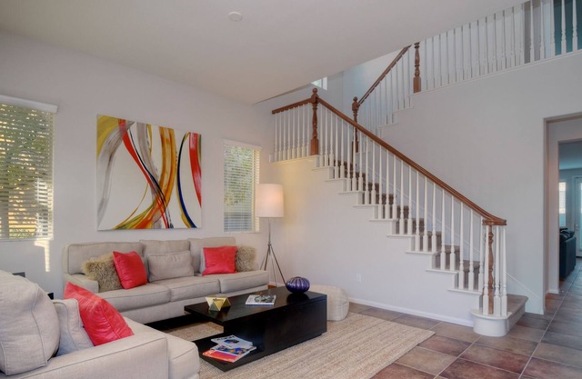 AMAZING EXECUTIVE HOME, WALKING DISTANCE TO OTAY RANCH MALL WIFI AND MUCH MORE!