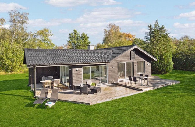 Amazing Home In Højslev With Kitchen