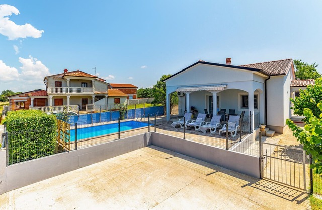 Amazing home in Pula with WiFi