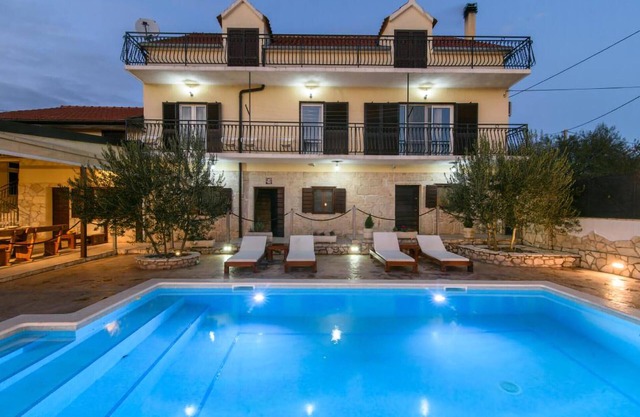 Amazing home in Unesic with WiFi