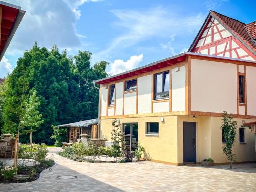 Amber Ferienhain - Ferienhaus 'Kirsche' mit verwunschenem Garten & privater Sauna