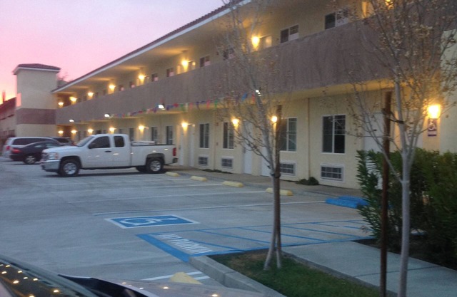 America Inn & Suites