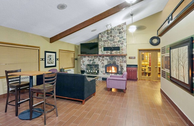 AmericInn by Wyndham Burlington