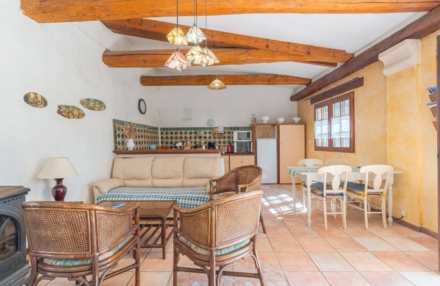 An authentic stay in a charming apartment in the heart of a Provençal château