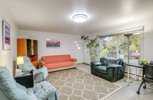 Anchorage Townhome: 2 Mi to Dwtn!