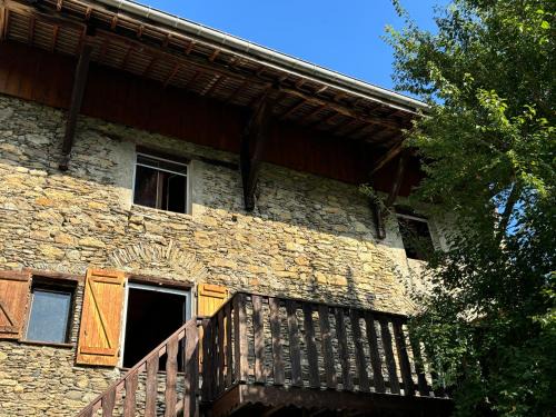 Ancienne maison dans petit village savoyard