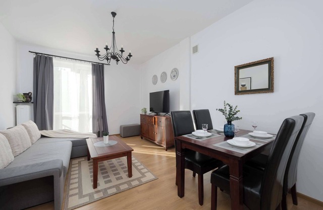 Andersa 10 | Warsaw | Bright Apartment with Bathtub | Close to the Old Town
