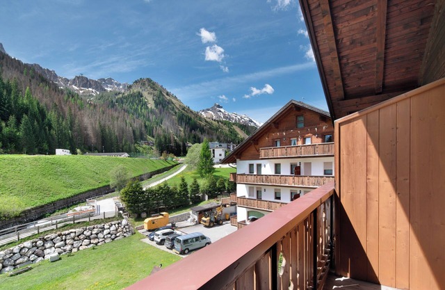 Apartment 'Cesa Portados Gabi 1' with Mountain View, Shared Garden and Wi-Fi