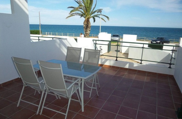 APART. WITH POOL FRONT SEA 50 M. BEACH 6-7 PERS.