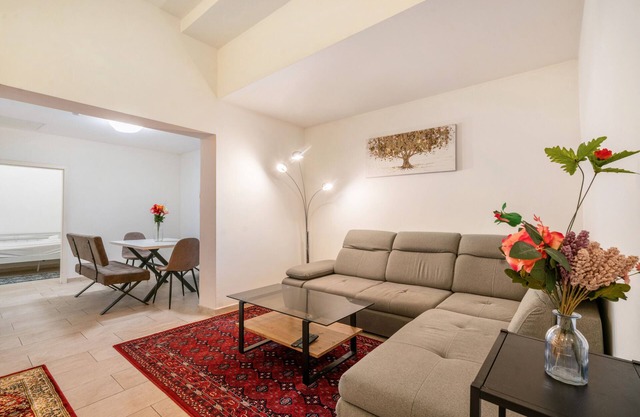 Apartment 'Aldars 8' with Wi-Fi and Air Conditioning