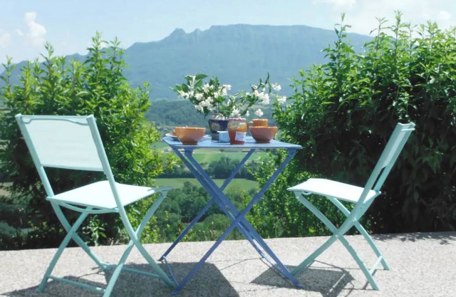 Apartment 'Gite Encheminant' with Mountain View, Private Terrace and Wi-Fi