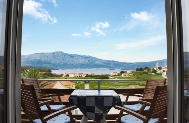 Apartment in Lumbarda with Seaview, Balcony, Air condition, WIFI (4432-3)