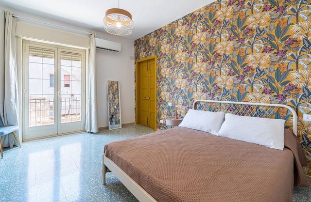 Apartment 'Iris' with Balcony, Wi-Fi and Air Conditioning