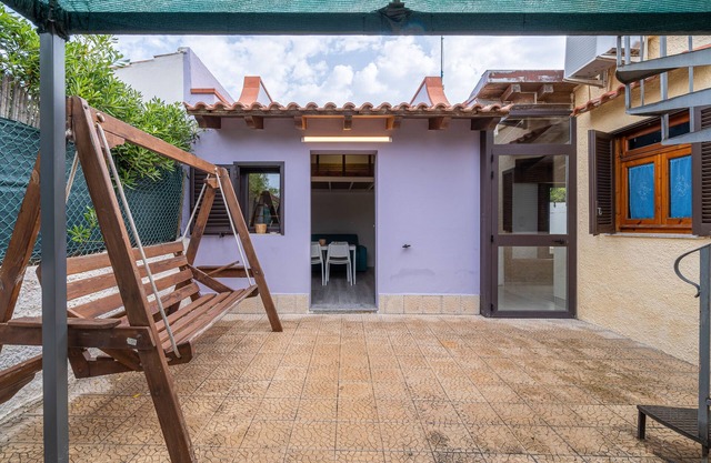 Apartment 'La Glicine' with Private Terrace, Wi-Fi and Air Conditioning