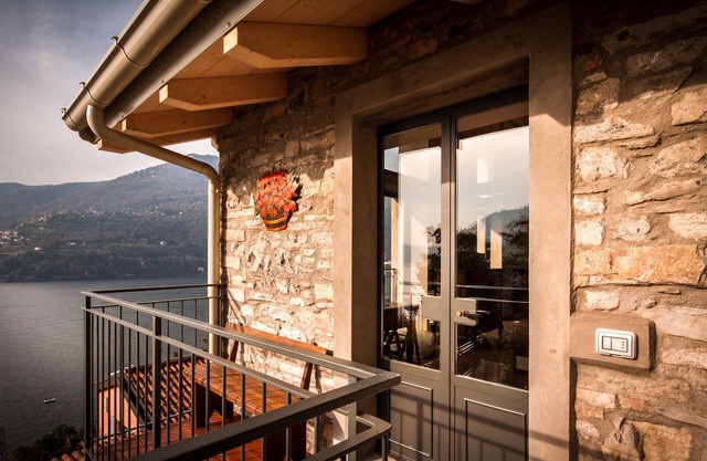 Apartment 'Loft and Veranda on Lake Como' with Lake View, Wi-Fi and Air Conditioning