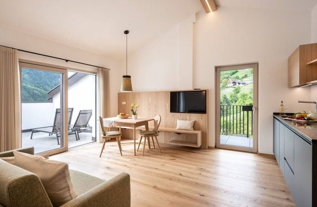 Apartment 'Müller' with Mountain View, Shared Pool and Wi-Fi