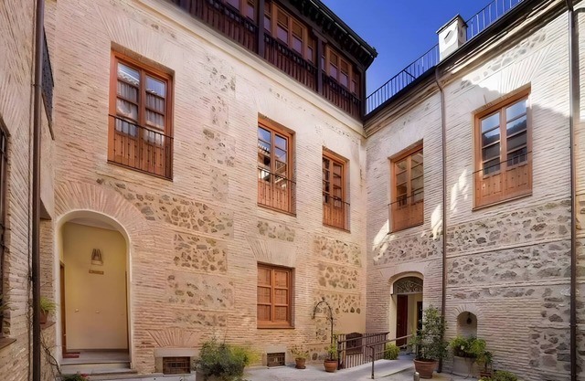 Apartment 'Palace Suite' Toledo with Balcony, Wi-Fi and Air Conditioning