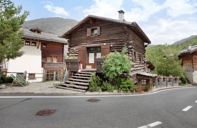 Apartment "Trepalle House" with Mountain View, Garden & Balcony