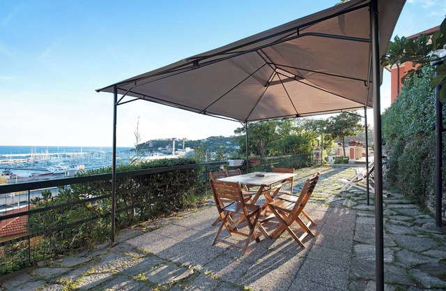 Apartment "Trilocale in Villa Vista Mare Apt 3" with Sea View