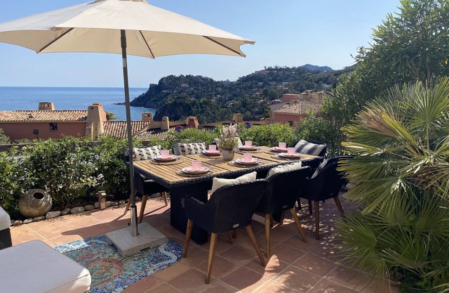 Apartment with sea view, 70m² terrace and direct access to the sea