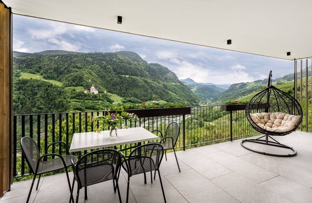 Apartment 'Zweigelt' with Mountain View, Shared Pool and Wi-Fi