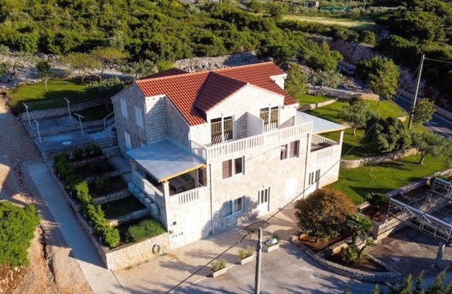 Apartments Mi&Ni - One Bedroom Apartment with Terrace and Sea View (no. 2)