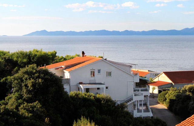 Apartments with a parking space Zavalatica, Korcula - 4420