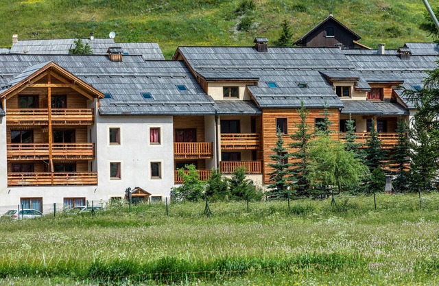 Appart équipé + privé, esprit chalet, accès sauna