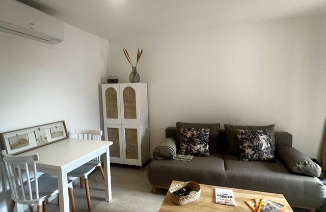 Appartement Dans le Village, à 5 Minutes de la mer Avec Place de Parking Privée