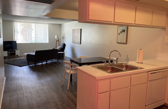 Apt G - furnished 1bed/1bath, second floor,in the heart of downtown Palm Springs