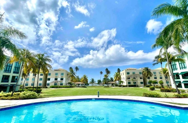 Aquatika Beach Retreat Pent House- Pools, Beach, and Rooftop Views near San Juan