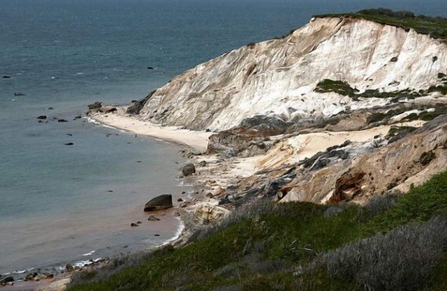 Aquinnah condo at cliffs, walk to beach!