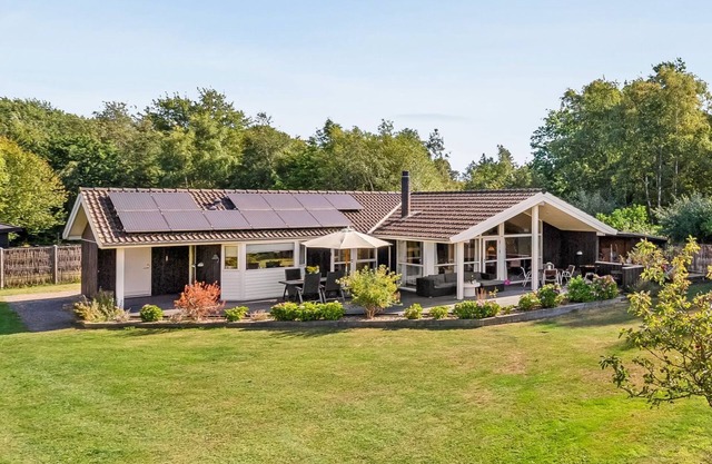 "Arisa" - 300m from the sea by Interhome