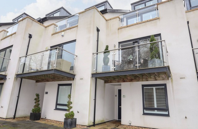 ARNANT, pet friendly, country holiday cottage in Abersoch