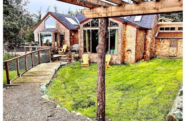 Artistic farmhouse with outdoor hot tub overlooking Tomales Bay