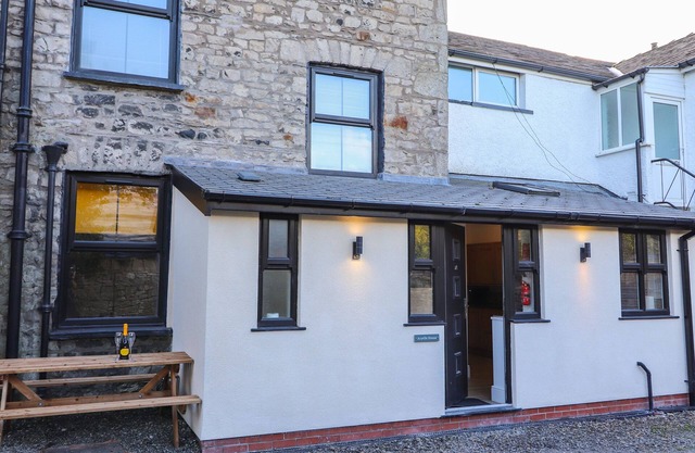 ARYELLE HOUSE, pet friendly, with open fire in Kendal