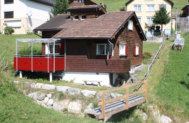 At the tailor Meck Meck sis Dihei