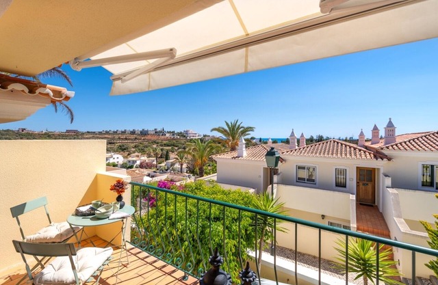 Attractive apartment near the beach and town centre, AC, fibre optic internet