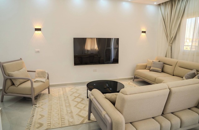 AUC Jacuzzi, Chic + Cozy Retreat