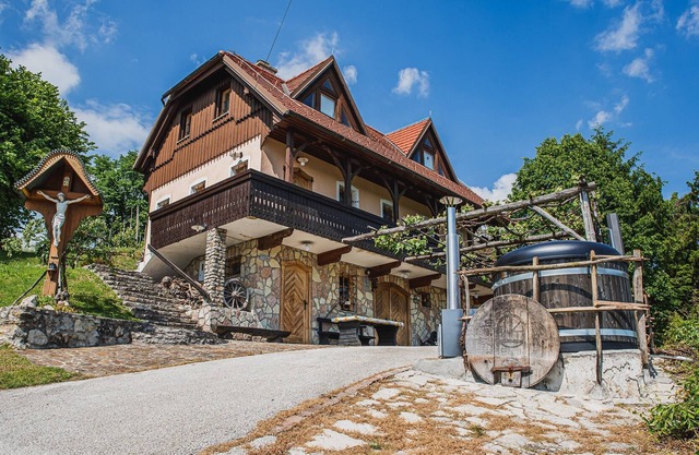 Authentic Countryside Villa with Hot tub