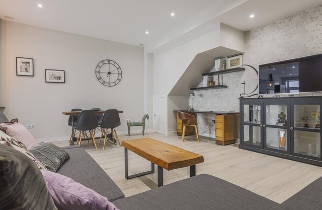 Avant-garde minimalism with high quality 1 BED - WIFI - parking