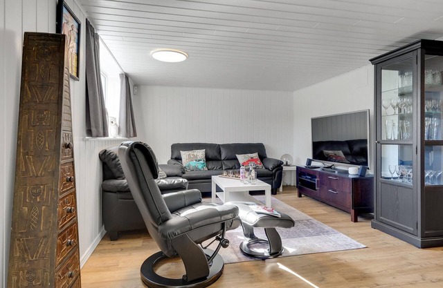 Awesome apartment in Løgstør with WiFi