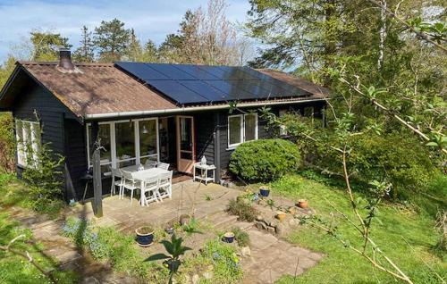 Awesome Home In Fårevejle With Kitchen